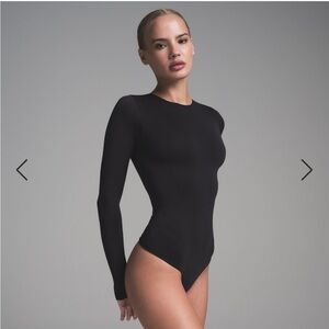 SKIMS Essential Crewneck Long Sleeve Bodysuit